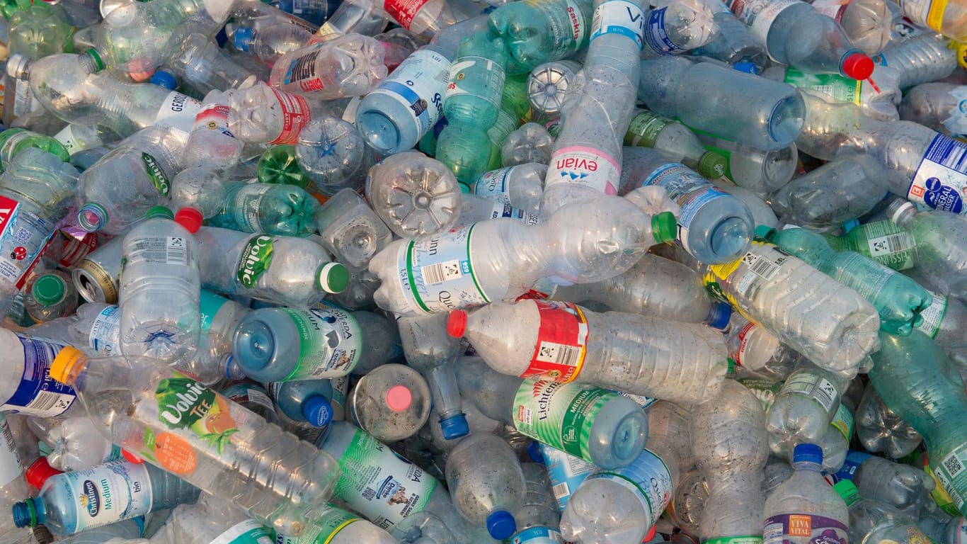 Einwegflaschen: Wegen der Pfandpflicht landen Flaschen und Dosen vergleichsweise selten im Abfall oder in der Natur