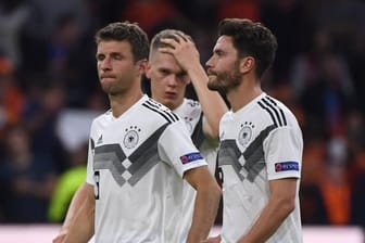 Enttäuschung nach Abpfiff: Die deutschen Nationalspieler Müller, Ginter und Hector (v.l.) nach der Pleite gegen die Niederlande.