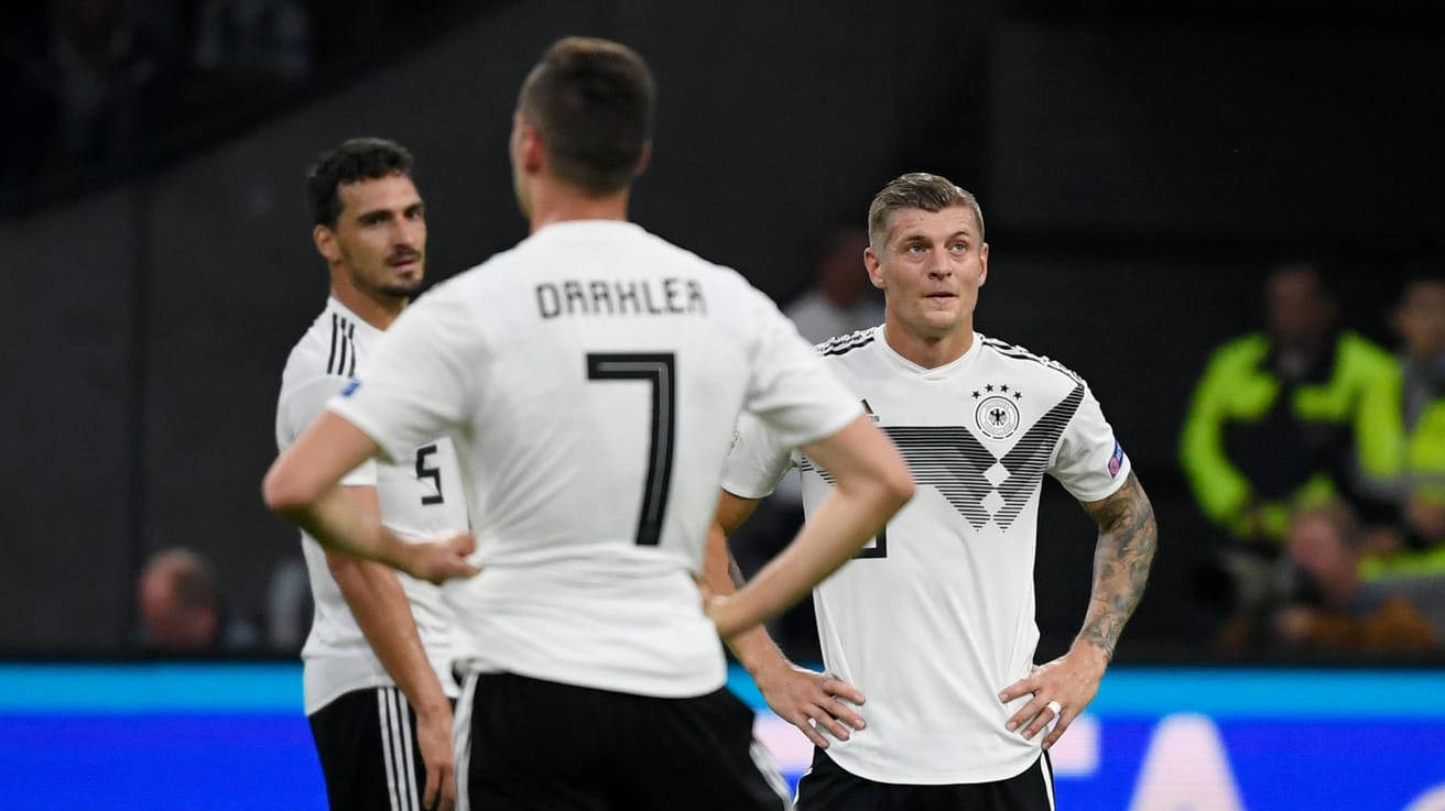 Wirken ratlos: Die deutschen Nationalspieler Mats Hummels, Julian Draxler und Toni Kroos (v.l.).