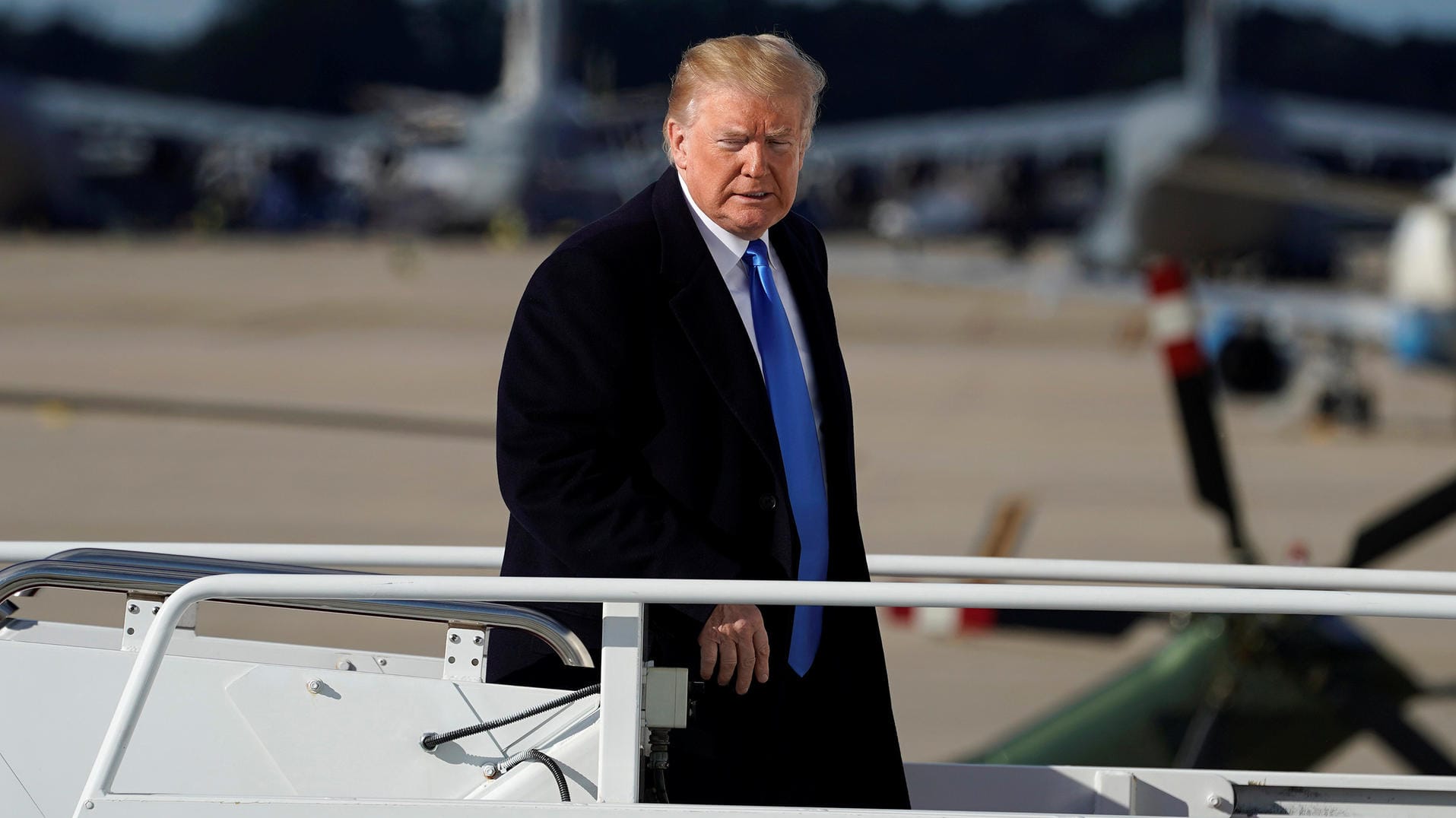 US-Präsident Donald Trump steigt in die "Air Force One": Trump geht von einer Tötung des saudischen Regimekritikers Chaschukdschi aus.