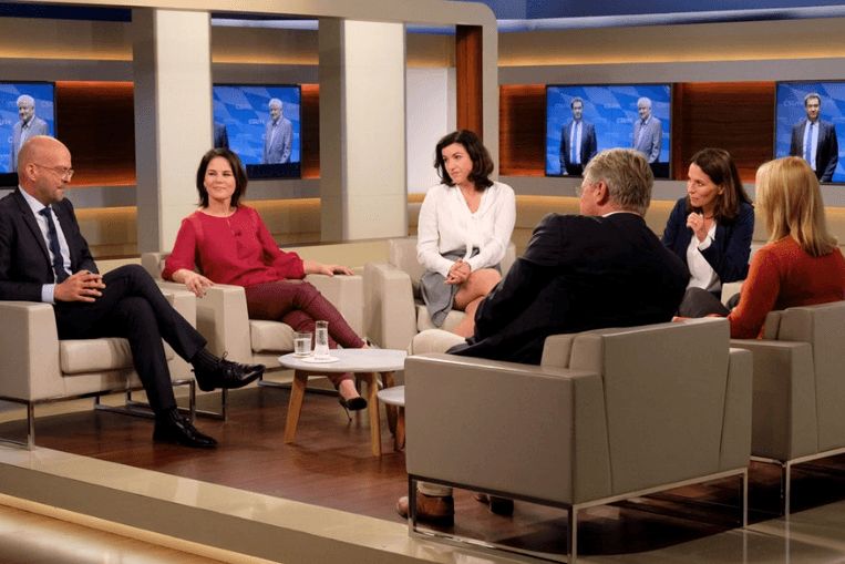 Anne Will und ihre Gäste: In der Sendung wurde über die Ergebnisse des bayerischen Wahlergebnisses und seine möglichen Auswirkungen auf die Große Koalition in Berlin diskutiert.