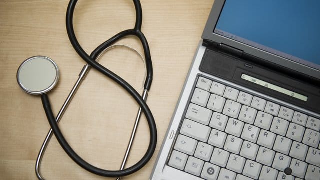 Die elektronische Patientenakte soll allen gesetzlich Versicherten bis spätestens 2021 zur Verfügung stehen.