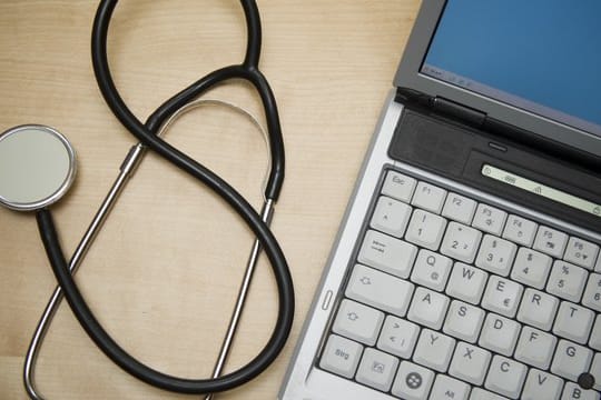 Die elektronische Patientenakte soll allen gesetzlich Versicherten bis spätestens 2021 zur Verfügung stehen.