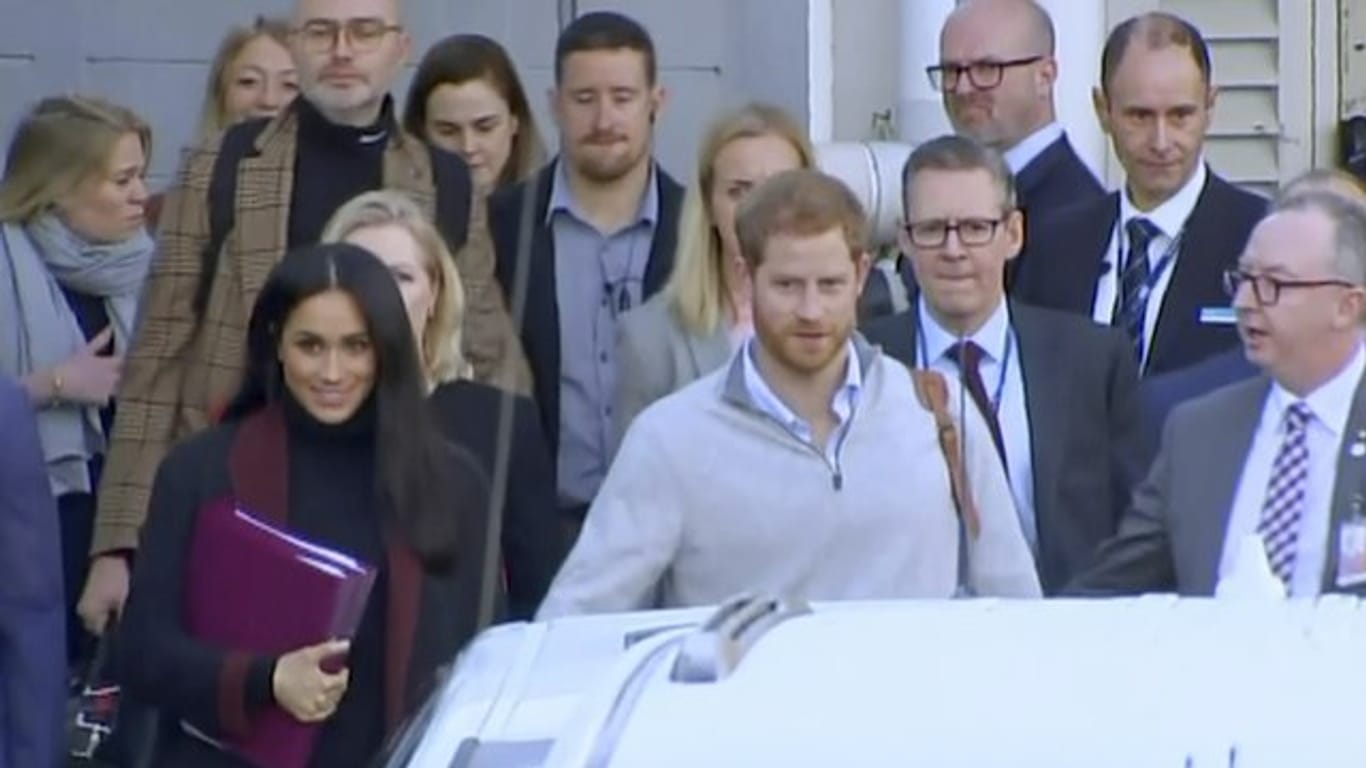 Prinz Harry und seine Frau Meghan bei ihrer Ankunft in Sydney.