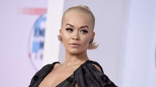 Rita Ora bei der Verleihung der American Music Awards 2018 im Microsoft Theater. Rita Ora bei der Verleihung der American Music Awards 2018 im Microsoft Theater.