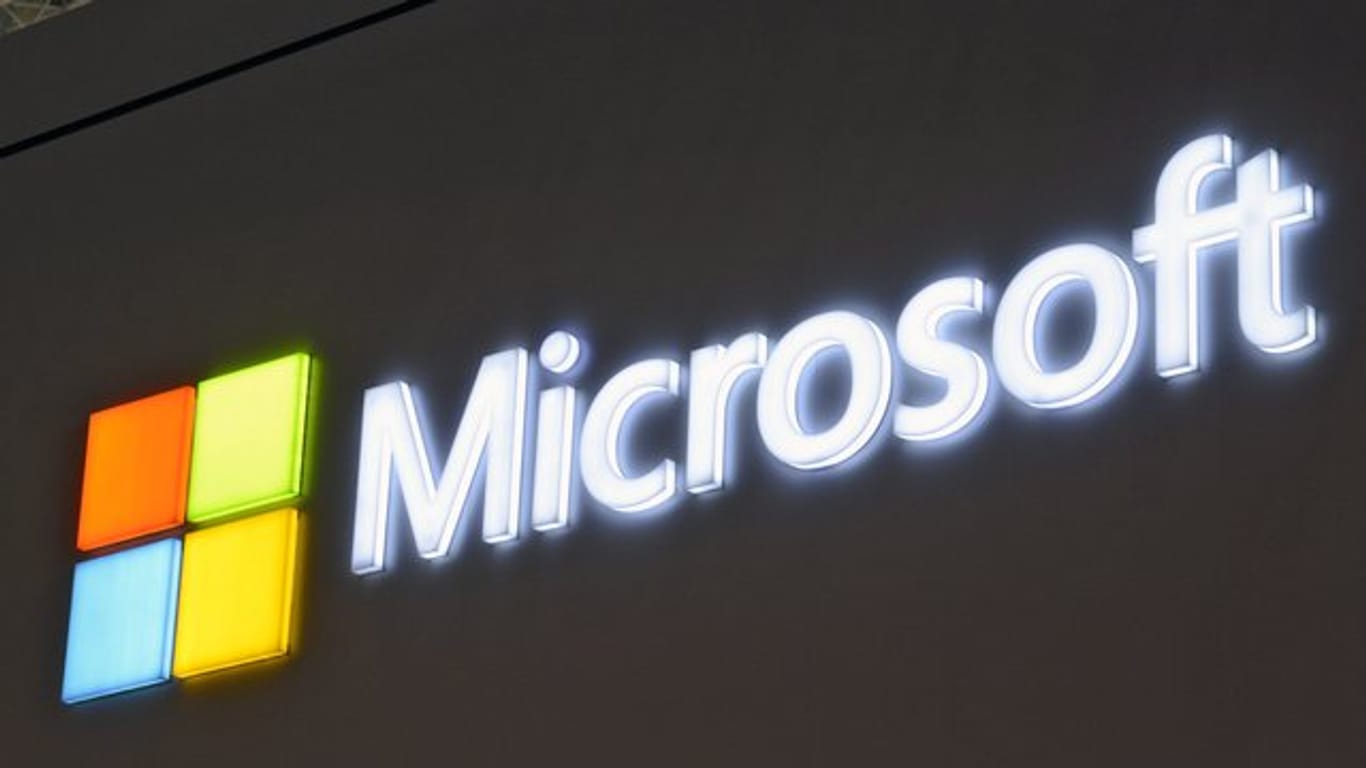 Microsoft erhalte monatlich rund 1000 Beschwerden weltweit über entsprechende Betrugsversuche - auch als Microsoft-Mitarbeiter geben sich die Kriminellen immer wieder gerne aus.