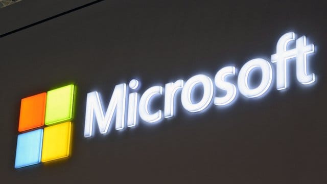 Microsoft erhalte monatlich rund 1000 Beschwerden weltweit über entsprechende Betrugsversuche - auch als Microsoft-Mitarbeiter geben sich die Kriminellen immer wieder gerne aus. Microsoft erhalte monatlich rund 1000 Beschwerden weltweit über entsprechende Betrugsversuche - auch als Microsoft-Mitarbeiter geben sich die Kriminellen immer wieder gerne aus.