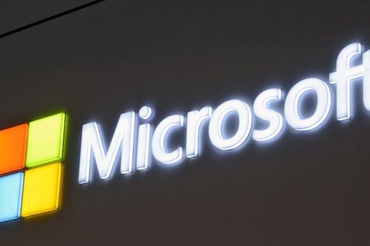 Microsoft erhalte monatlich rund 1000 Beschwerden weltweit über entsprechende Betrugsversuche - auch als Microsoft-Mitarbeiter geben sich die Kriminellen immer wieder gerne aus.