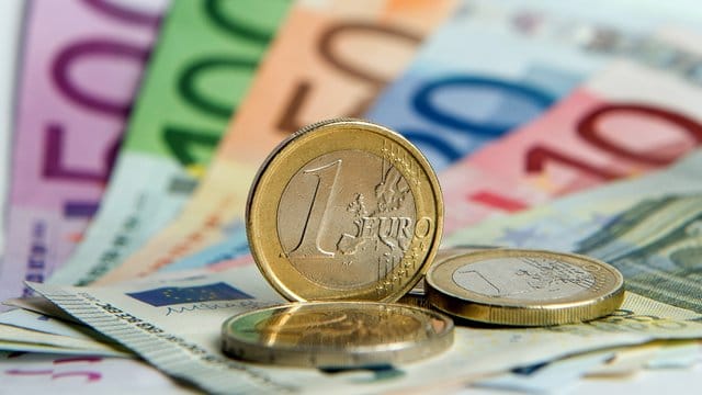 Der öffentliche Gesamthaushalt wies in den ersten sechs Monaten 2018 einen Überschuss von 26,8 Milliarden Euro aus. Der öffentliche Gesamthaushalt wies in den ersten sechs Monaten 2018 einen Überschuss von 26,8 Milliarden Euro aus.