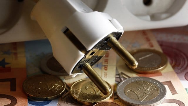 Steigt der Strompreis, haben Verbraucher das Recht, ihren Vertrag zu kündigen. Steigt der Strompreis, haben Verbraucher das Recht, ihren Vertrag zu kündigen.