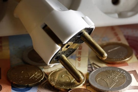 Steigt der Strompreis, haben Verbraucher das Recht, ihren Vertrag zu kündigen. Steigt der Strompreis, haben Verbraucher das Recht, ihren Vertrag zu kündigen.