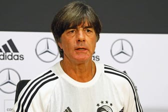 Unter Druck: Bundestrainer Joachim Löw.