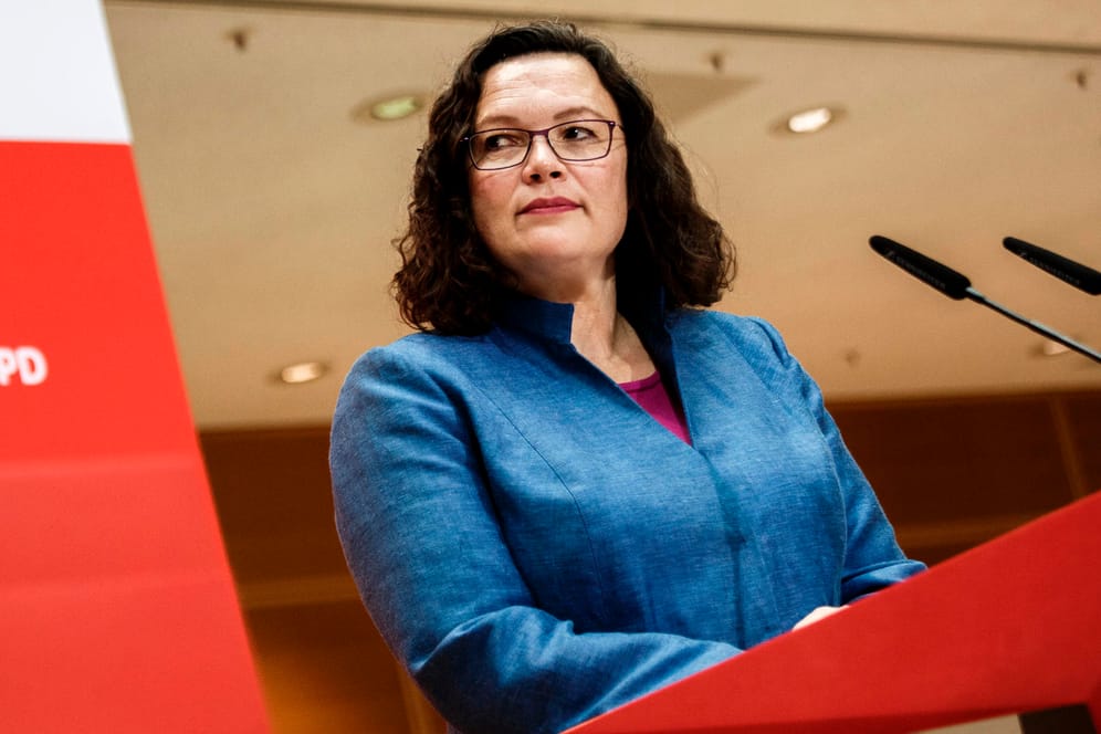 Andrea Nahles: Bei ihrem Pressestatement nach der Landtagswahl in Bayern flüchtet sich die SPD-Chefin in Durchhalteparolen.