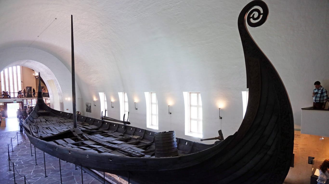 Ein altes Wikingerschiff im Wikingermuseum Oslo: Bislang wurden in Norwegen drei Schiffe entdeckt. Diese werden in Oslo ausgestellt.