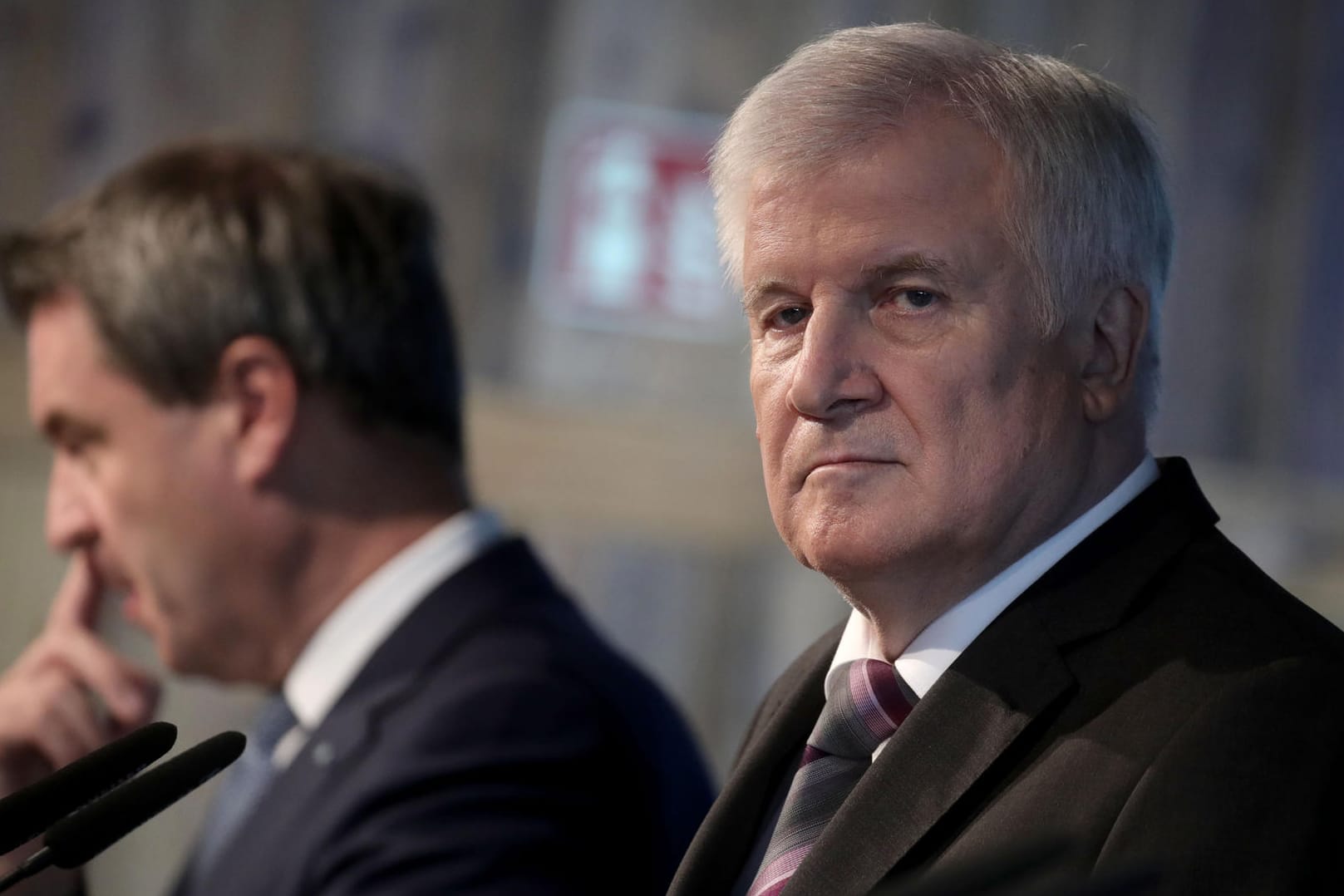 Horst Seehofer, im Hintergrund Markus Söder: Über seine Zukunft wird viel spekuliert. Für die Zukunft des Landes ist eine andere Entscheidung wichtiger.