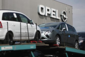 Verladung von Opel-Autos: Auch der Autobauer mit dem Blitz hat jetzt seinen Dieselskandal.