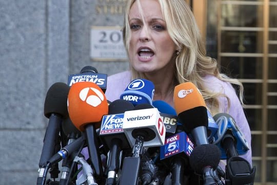 Stormy Daniels gibt an 2006 eine Affäre mit US-Präsident Trump gehabt zu haben.