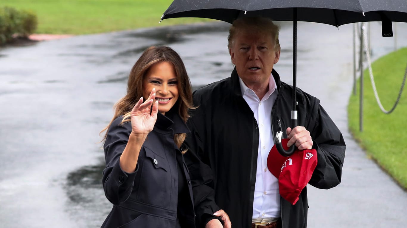 Donald Trump mit Ehefrau Melania: Eine Dating-App für Fans des US-Präsidenten wird am ersten Tag von einem Datenskandal erschüttert.
