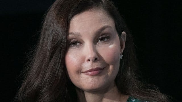 Ashley Judd fordert Schadenersatz von Harvey Weinstein. Ashley Judd fordert Schadenersatz von Harvey Weinstein.