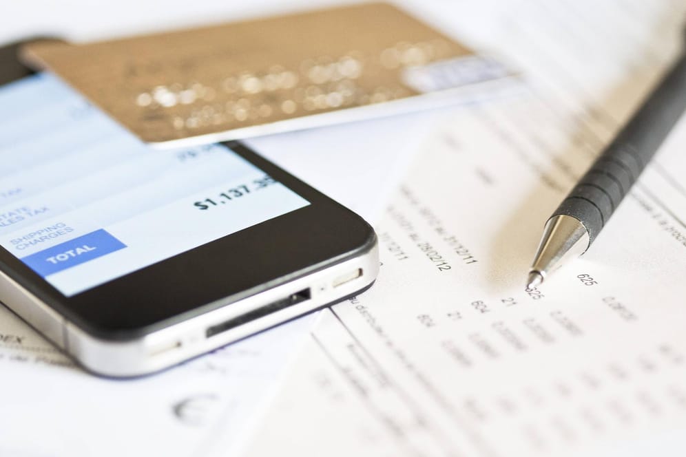 Bezahlung mit dem Smartphone: Online-Banking-Verfahren, in denen Apps genutzt werden, haben nur ein mittleres Sicherheitsniveau.