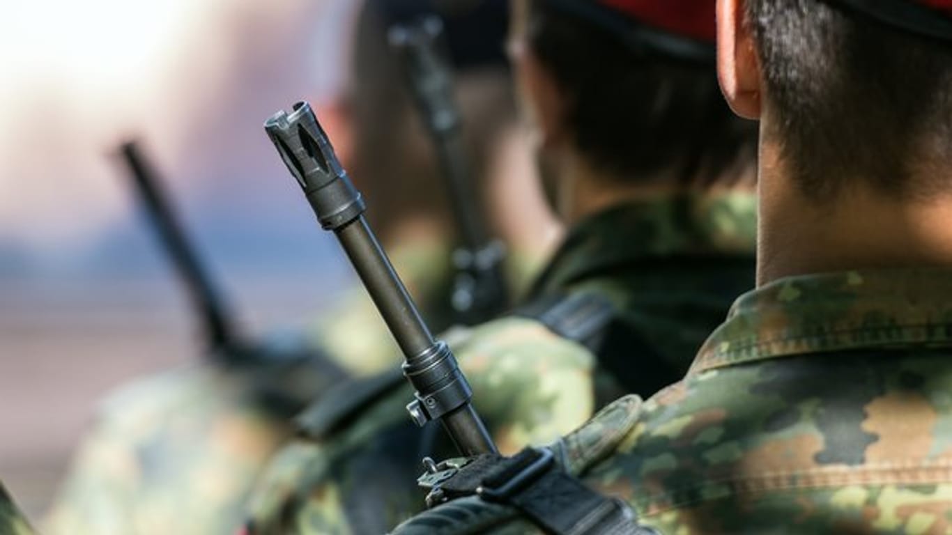 Soldaten der Bundeswehr beim Appell.