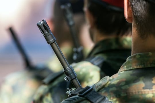 Soldaten der Bundeswehr beim Appell.