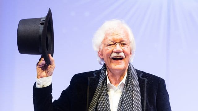 Prominente Talkshow-Gäste und -Moderatoren werden Carlo von Tiedemann zum Geburtstag gratulieren. Prominente Talkshow-Gäste und -Moderatoren werden Carlo von Tiedemann zum Geburtstag gratulieren.