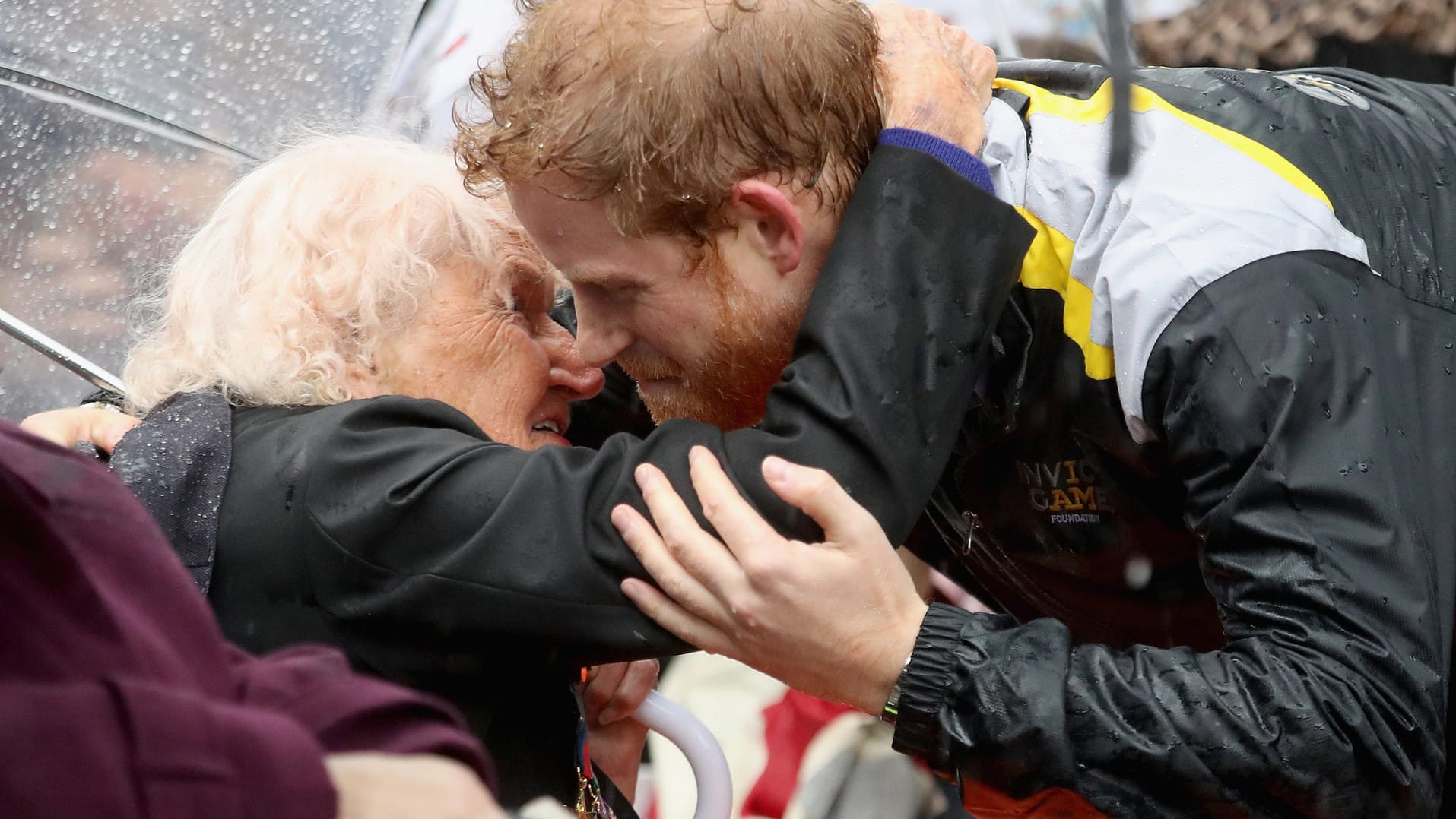 Juni 2017: Daphne Dunne wartete stundenlang im Regen auf Prinz Harry.