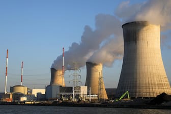 Das Atomkraftwerk Tihange in Belgien: Viele belgische Reaktoren mussten vom Netz genommen werden. (Archivbild)