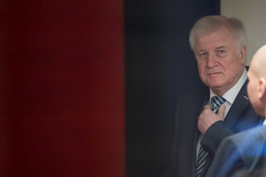 Bundesinnenminister Horst Seehofer vor Beginn der Sondierungsgespräche in München.