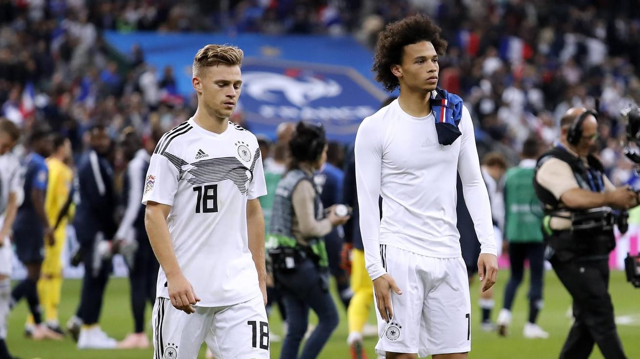 Niedergeschlagen: Joshua Kimmich (l.) und Leroy Sané.