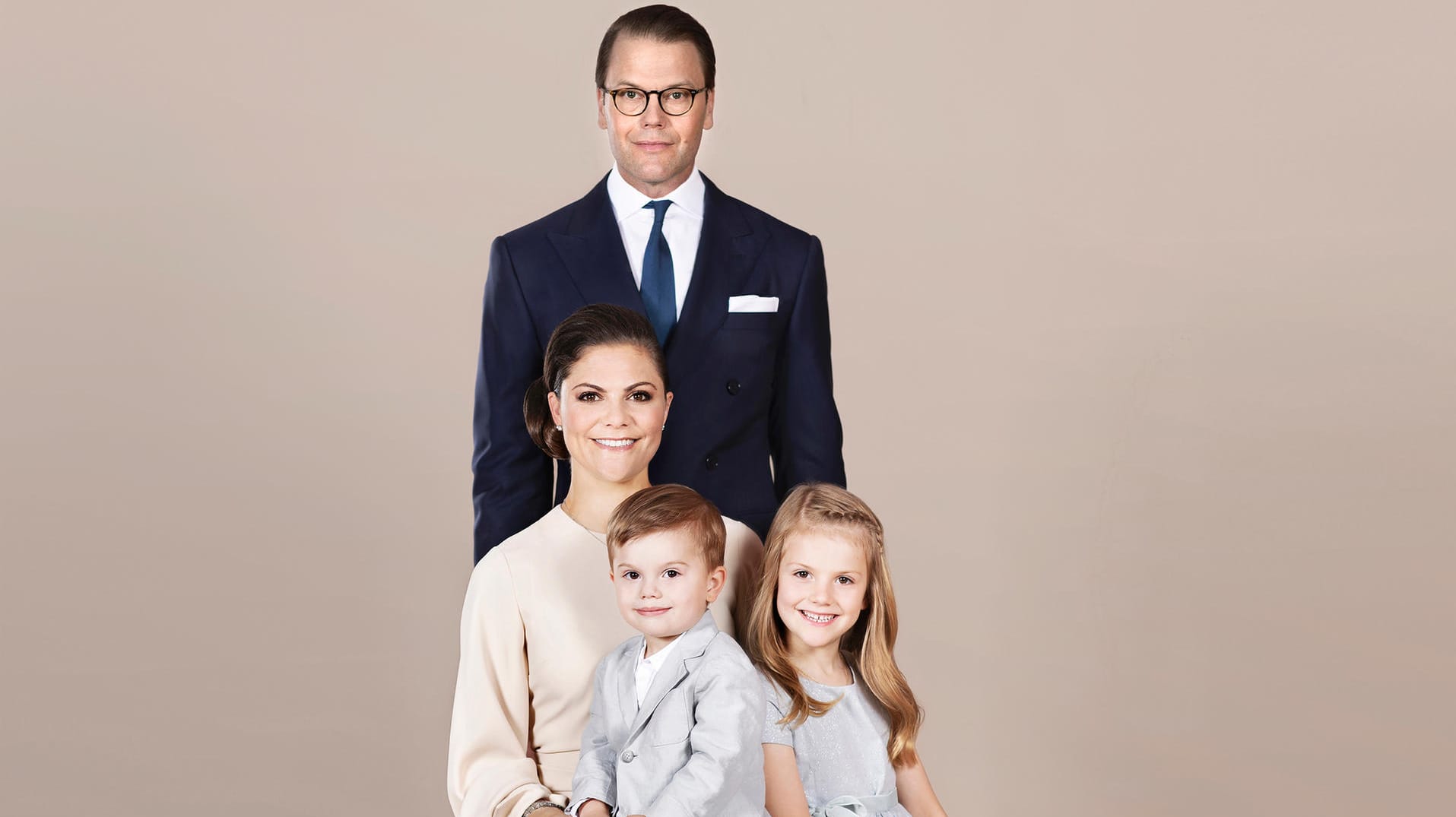 Neues Familienfoto: Prinzessin Victoria, Prinz Daniel, Prinz Oscar und Prinzessin Estelle von Schweden.