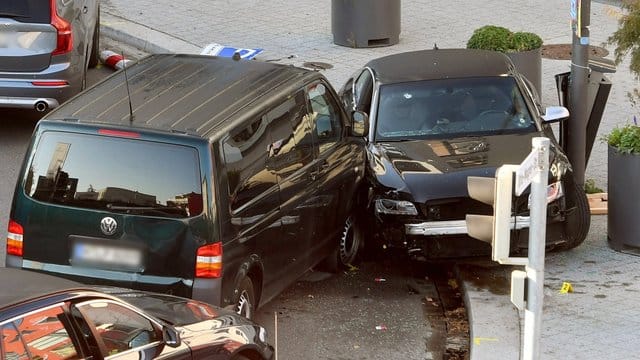 Beim Fluchtversuch eröffnete die Polizei das Feuer und verletzte einen der mutmaßlichen Täter.