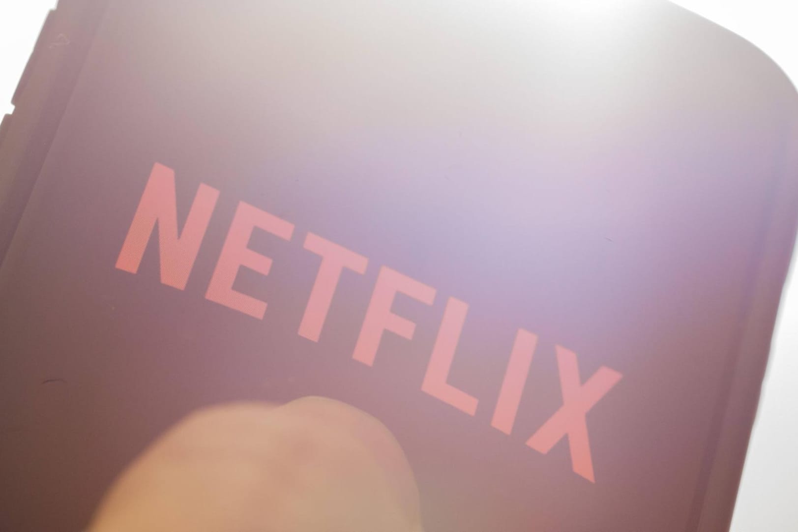 Netflix wird auf einem Smartphone: Sieben Millionen neue Nutzer