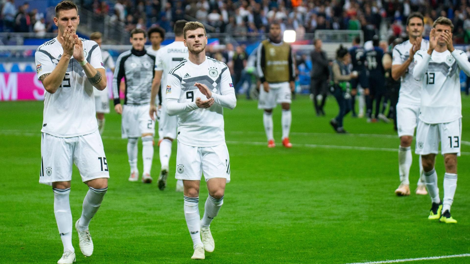 Applaus nach dem 1:2: Trotz der Niederlage gegen Frankreich zeigte sich die DFB-Elf verbessert.