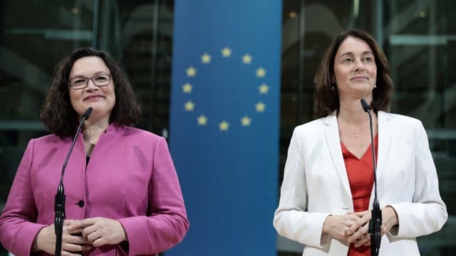 SPD-Chefin Andrea Nahles (l. SPD-Chefin Andrea Nahles (l.