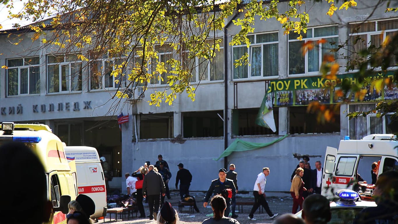 In der Stadt Kertsch auf der Krim soll eine Bombe explodiert sein: Der Sprengsatz habe in der Mensa der Berufsschule hauptsächlich Jugendliche getötet.