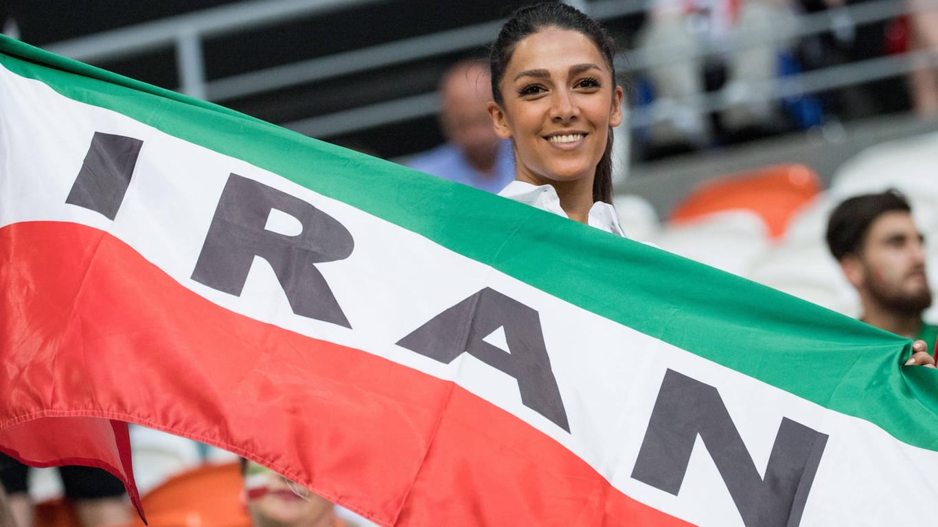 Nach 37 Jahren: Im Iran dürfen Frauen wieder in Fußballstadien.