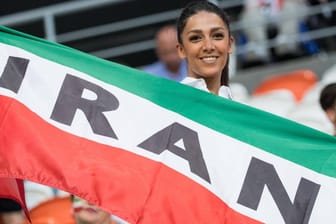 Nach 37 Jahren: Im Iran dürfen Frauen wieder in Fußballstadien.