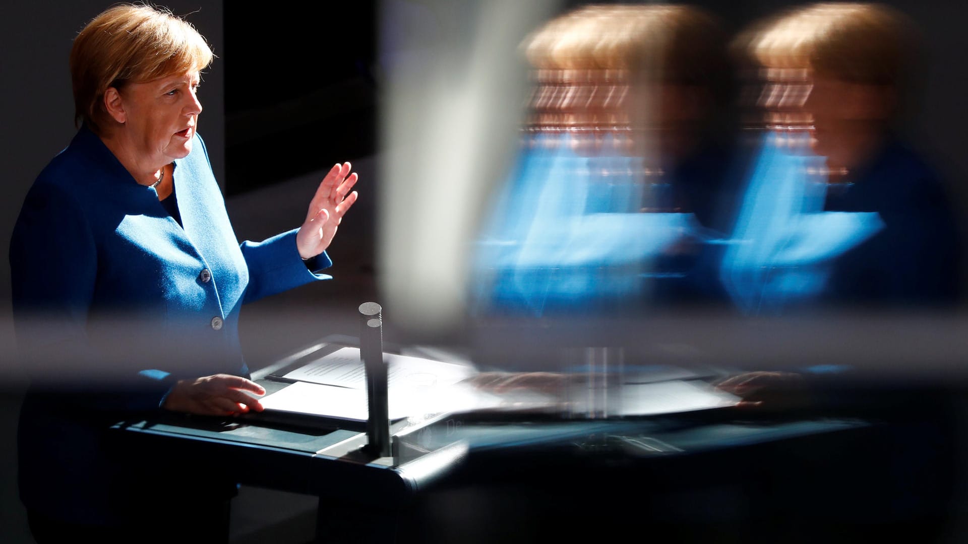 Angela Merkel redet im Bundestag: Krise? Welche Krise? Angela Merkel redet im Bundestag: Krise? Welche Krise?