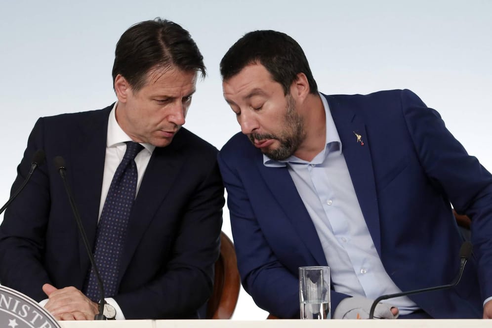 Regiierungschef Conte, Vize Salvini: Ihr Haushaltsentwurf läuft Absprachen mit der EU zuwider.