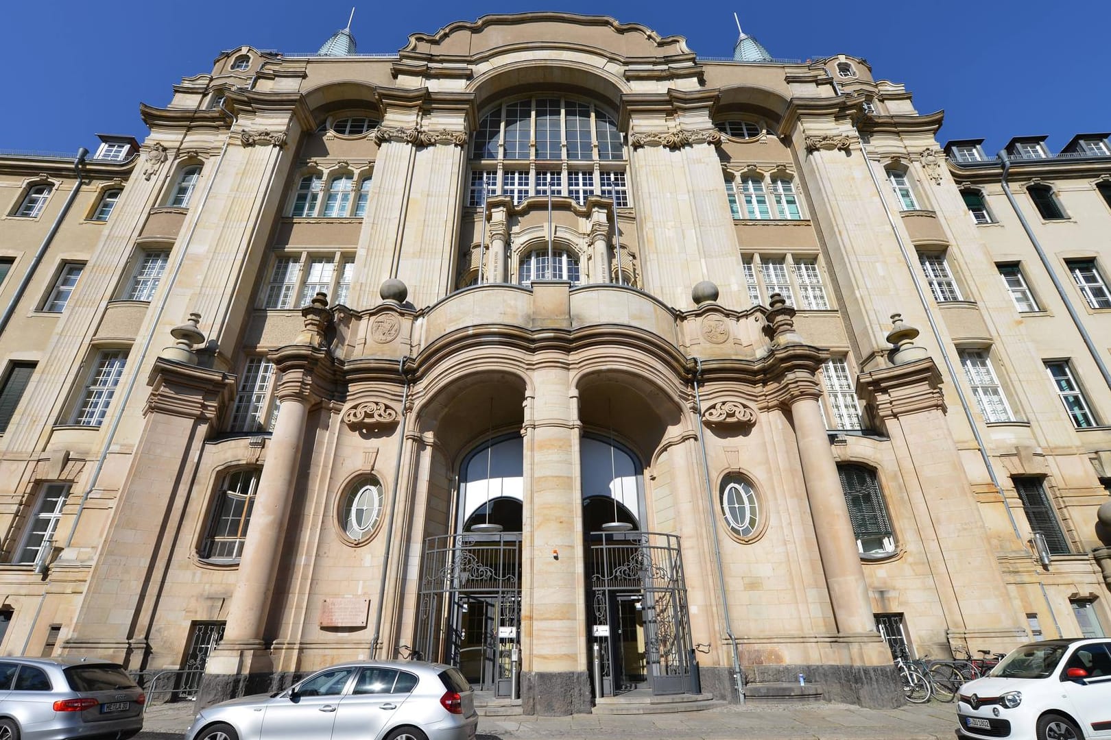 Landgericht Berlin: Die Staatsanwaltschaft hat zahlreiche Anklagepunkte gegen den 27-Jährigen erhoben.