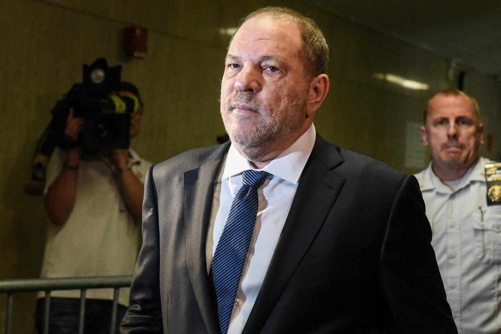 Harvey Weinstein: In den Missbrauchsermittlungen gegen ihn, habe ein Polizist einem mutmaßlichen Opfer die Empfehlung ausgesprochen, Privates vom Handy zu löschen.