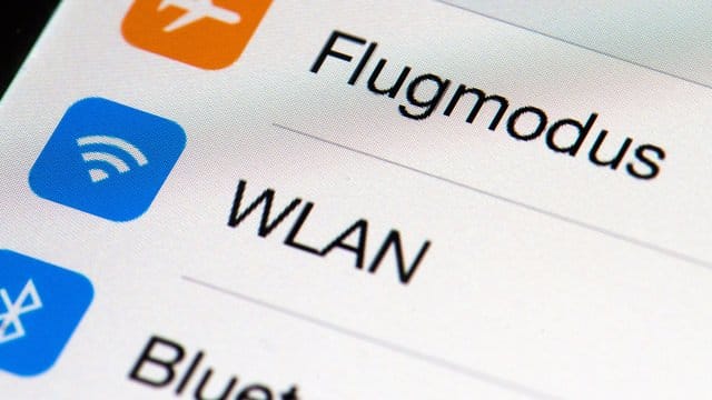 Über die Tethering-Einstellungen lässt sich bei einem Android-Smartphone die Reichweite des WLANs zu einem Drittgerät erweitern. Über die Tethering-Einstellungen lässt sich bei einem Android-Smartphone die Reichweite des WLANs zu einem Drittgerät erweitern.