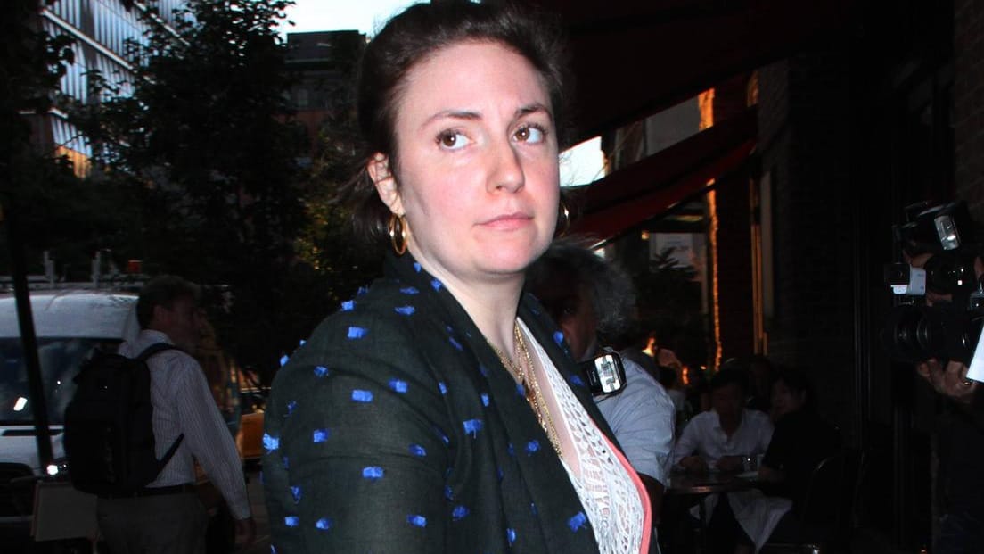 Lena Dunham: Die Schauspielerin hat sich einen Eierstock entfernen lassen. Lena Dunham: Die Schauspielerin hat sich einen Eierstock entfernen lassen.