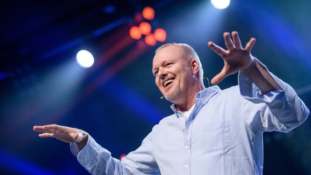 Dem Fernsehen bleibt Stefan Raab fern, die Bühne hat ihn aber wieder.