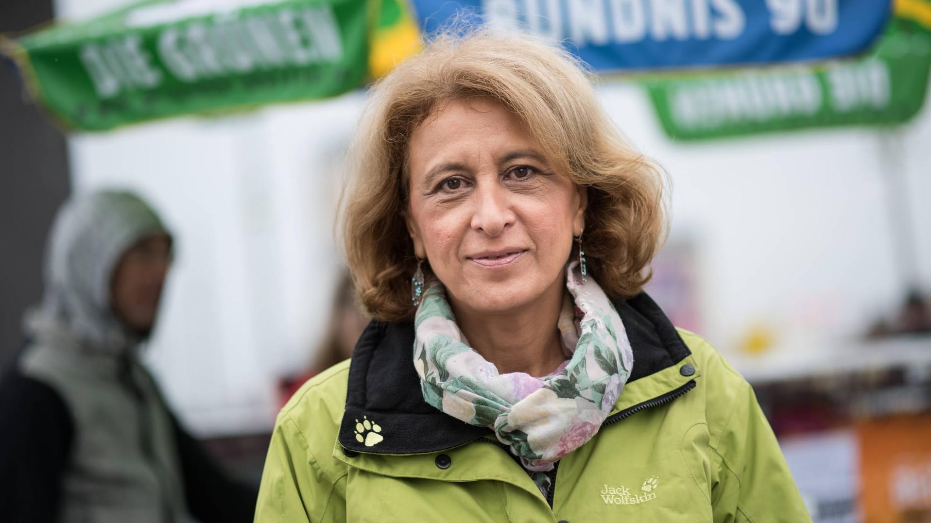 Die Bundestagsabgeordnete Canan Bayram (Grüne) hat Redfish ein Interview gegeben. Erst durch eine Anfrage von t-online.de erfährt sie von der Verbindung zu Ruptly. Dem Kanal will sie in Zukunft keine Interviews mehr geben.