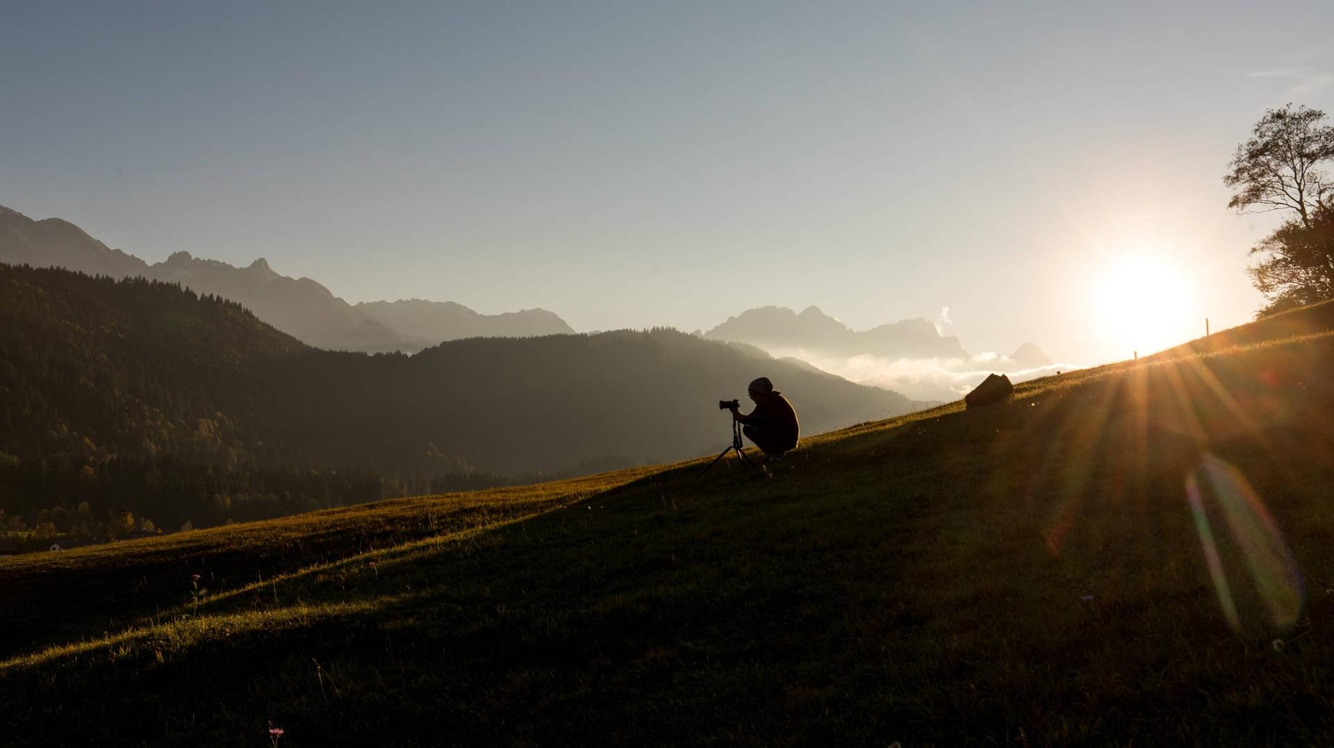 Herbstwetter in den bayerischen Alpen: Ab Samstag dürfte auch im Alpenvorland die Sonne seltener zu sehen sein. Herbstwetter in den bayerischen Alpen: Ab Samstag dürfte auch im Alpenvorland die Sonne seltener zu sehen sein.