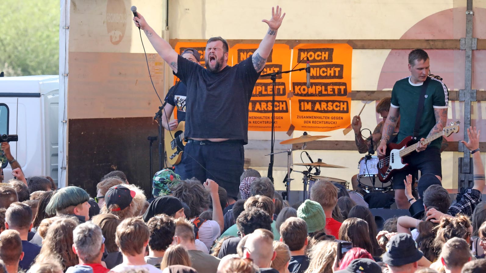 "Feine Sahne Fischfilet": Die Stiftung Bauhaus Dessau hat dem ZDF ein Konzert der Punkband in ihren Räumen untersagt.