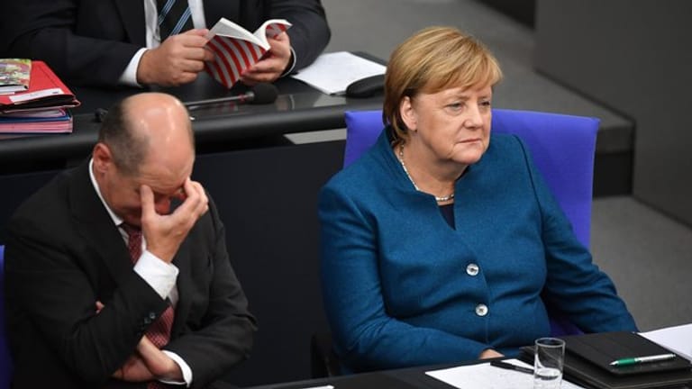 Im Umfragetief: Vizekanzler Olaf Scholz und Kanzlerin Merkel.